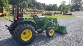 John Deere 3032E