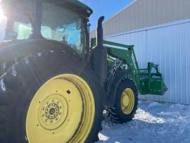 2017 John Deere 7210R