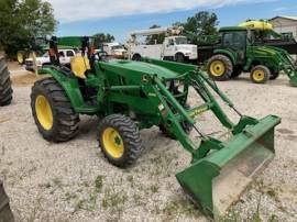 2015 John Deere 4052M