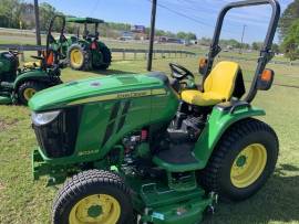 2017 John Deere 3033R