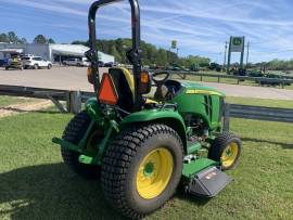 2017 John Deere 3033R