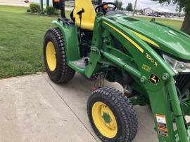 2018 John Deere 3033R