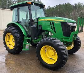 2016 John Deere 6105E