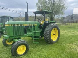 John Deere 4240