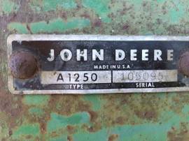 John Deere 1250