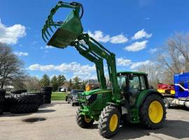 2015 John Deere 6105M