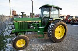 John Deere 4040