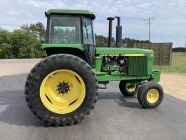 1990 John Deere 4255