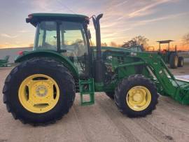 2018 John Deere 6120E