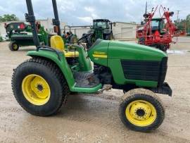 2000 John Deere 4400