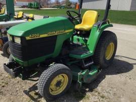 2000 John Deere 4200