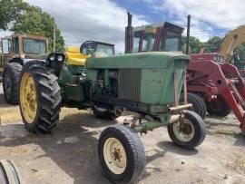 John Deere 3010