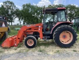 Kubota M4900