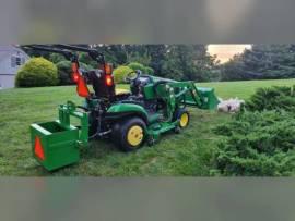 2017 John Deere 1025R