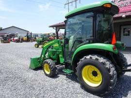 John Deere 3320