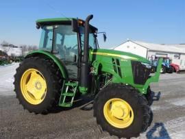 2019 John Deere 6105E