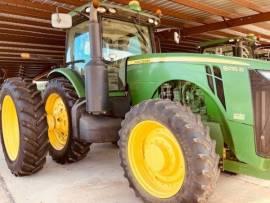 2013 John Deere 8235R