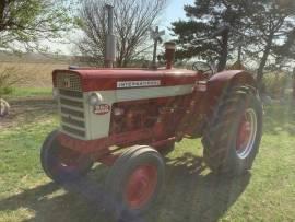 1962 International 560 Standard 2WD Tractor