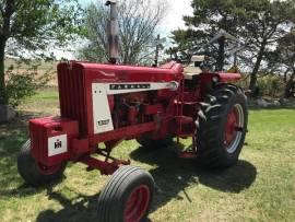 1964 Farmall 806 2WD Tractor