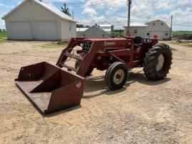 International 574 2WD Tractor w/Loader