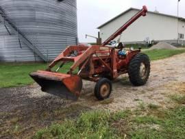 1964 Allis-Chalmers D17 series IV 2WD Tractor w/Loader