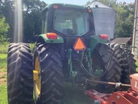 2010 John Deere 7230