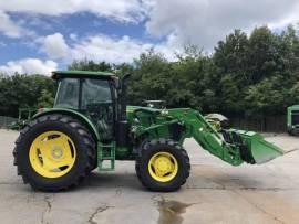 2017 John Deere 6105E