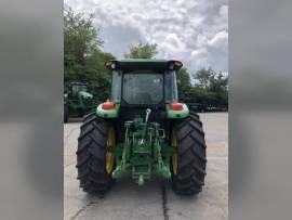 2017 John Deere 6105E