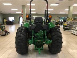 John Deere 5055E