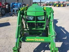 2015 John Deere 6105M