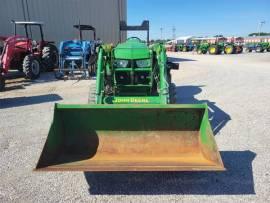 2015 John Deere 6105M