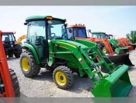 John Deere 3320