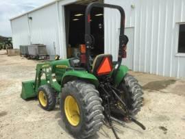 2017 John Deere 3032E