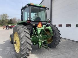 1989 JOHN DEERE 4555