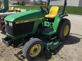 2000 JOHN DEERE 4200