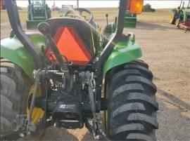 JOHN DEERE 3032E