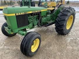 1977 JOHN DEERE 2440