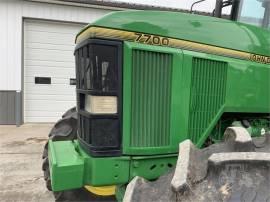 JOHN DEERE 7700