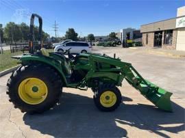 2017 JOHN DEERE 4052M