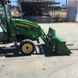 2011 JOHN DEERE 3720