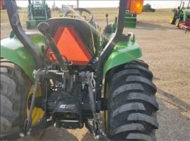 JOHN DEERE 3032E