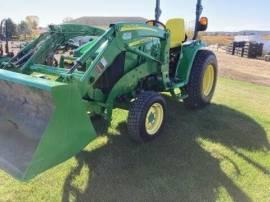 2015 JOHN DEERE 3033R