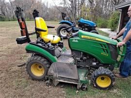 2017 JOHN DEERE 1025R