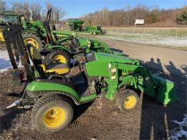 2011 JOHN DEERE 1026R