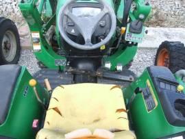 JOHN DEERE 3038E