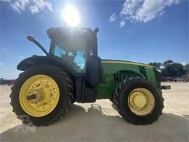 JOHN DEERE 8260R